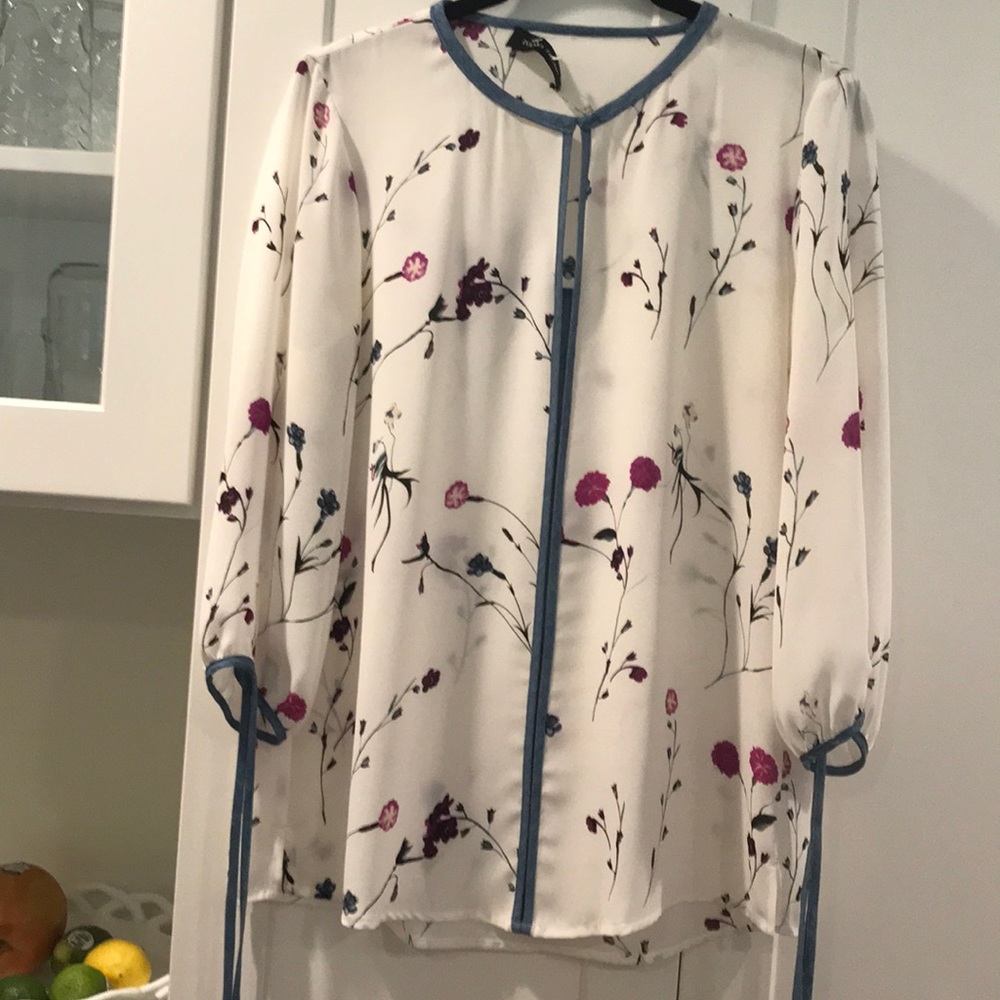 Ivanka Trump super pretty top